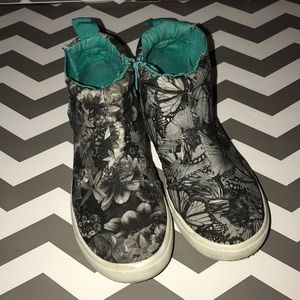Girls shoes